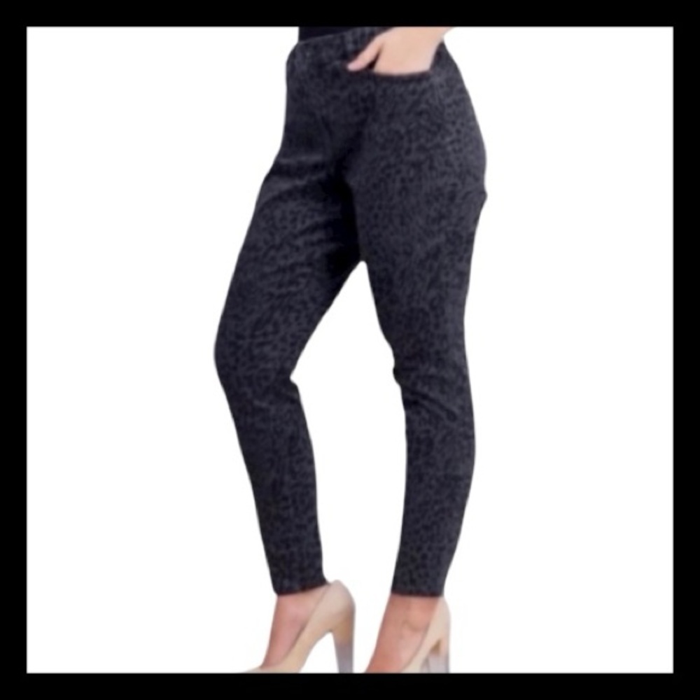 Style & Co Wild Puma Gray & Black Mid Rise Curvy Fit Skinny Leg Size 4 Jeans